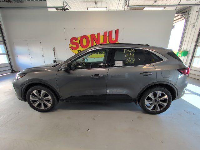 Used 2023 Ford Escape Platinum AWD/4WD image 2