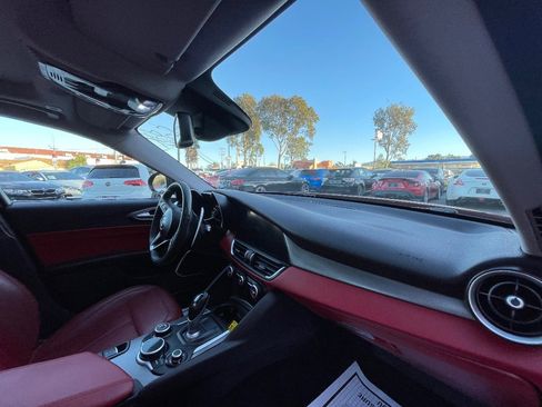 Used 2017 Alfa Romeo Giulia w/ Sport Appearance Package image 12