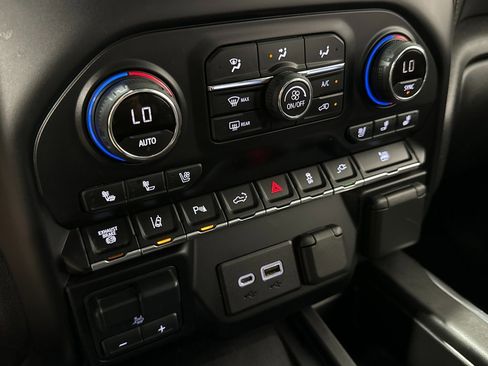 Used 2021 Chevrolet Silverado 3500 High Country image 34