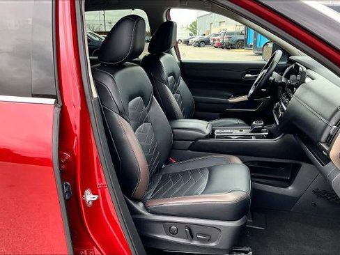 Certified 2023 Nissan Pathfinder Platinum image 9