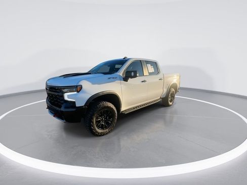 Used 2023 Chevrolet Silverado 1500 ZR2 w/ Technology Package AWD/4WD image 4