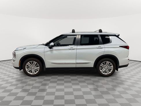 Used 2023 Mitsubishi Outlander ES FWD image 4