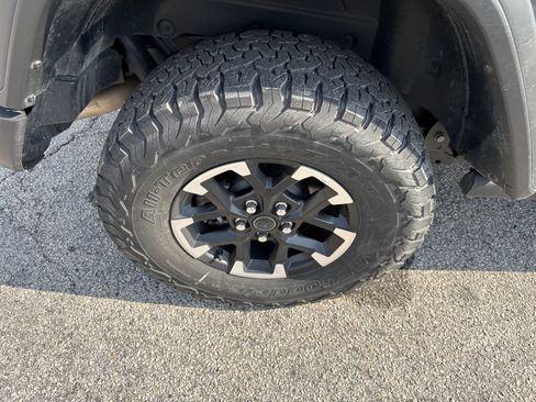 Used 2025 Jeep Wrangler Rubicon image 17