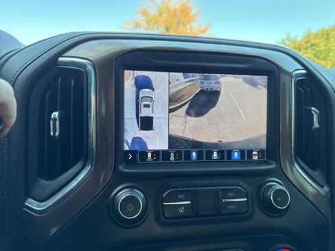 Used 2020 Chevrolet Silverado 1500 High Country w/ Technology Package image 10