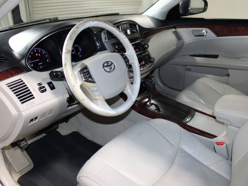 Used 2011 Toyota Avalon FWD image 19