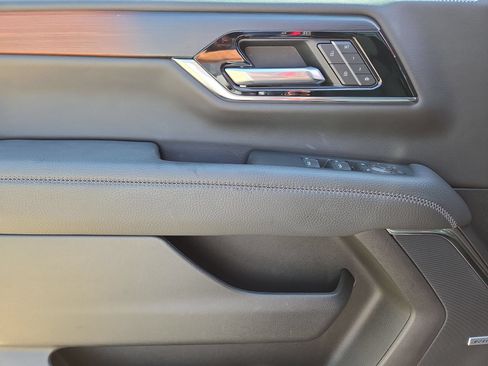 Used 2025 GMC Yukon Denali w/ Sun & Power Step Package AWD/4WD image 15