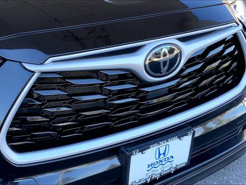 Used 2024 Toyota Highlander XLE FWD image 51