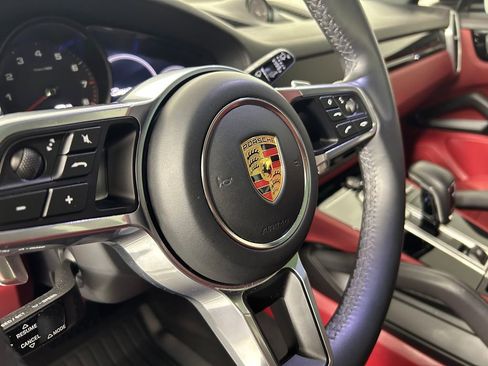 Used 2023 Porsche Cayenne AWD/4WD image 18