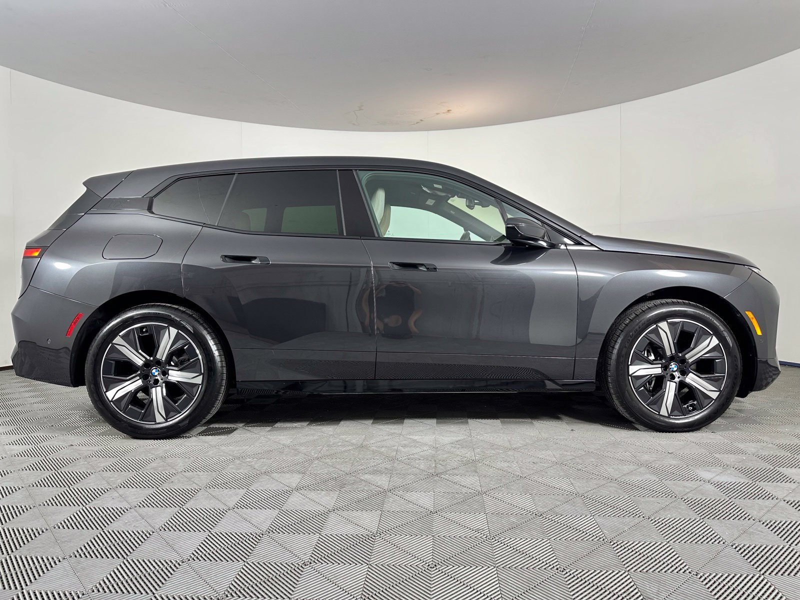 Used 2026 BMW iX xDrive45 AWD/4WD image 27