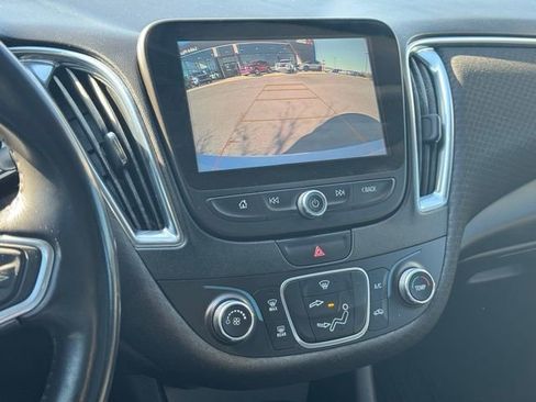 Used 2018 Chevrolet Malibu LT FWD image 29