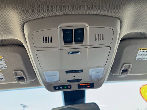 Used 2018 Buick Envision Premium AWD/4WD image 39