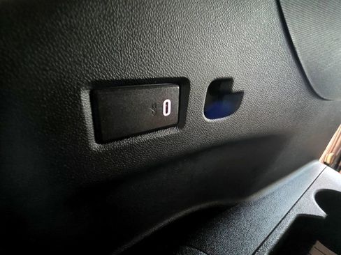 Used 2022 Chevrolet Suburban LT AWD/4WD image 52