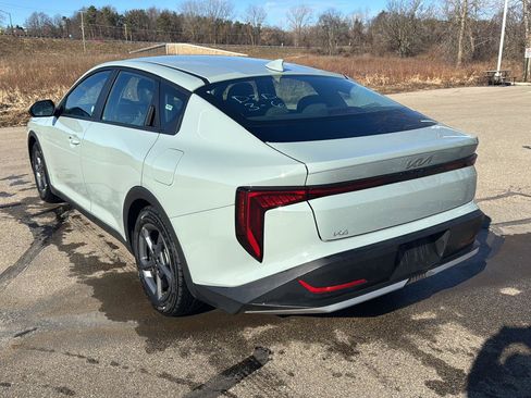 Used 2025 Kia K4 LXS image 3