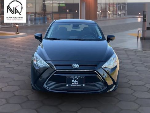 Used 2017 Toyota Yaris iA FWD image 3