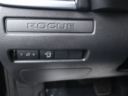 Used 2023 Nissan Rogue S image 21