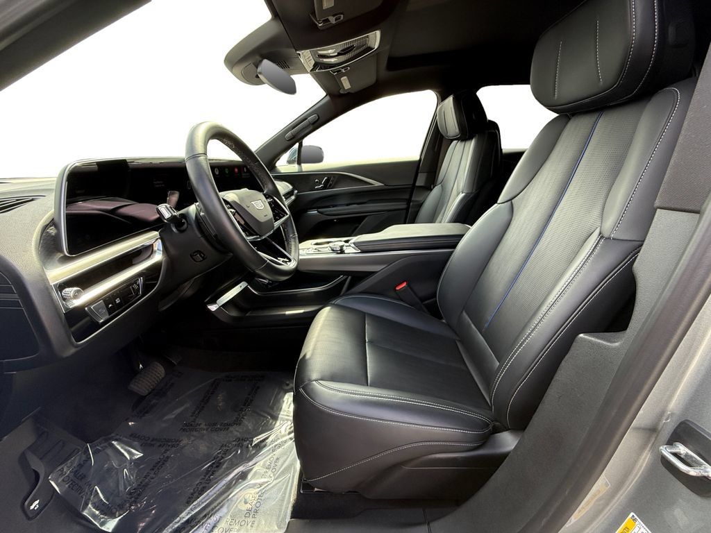 Used 2024 Cadillac Lyriq Luxury AWD/4WD image 9