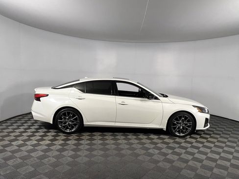 Used 2023 Nissan Altima 2.0 SR image 3