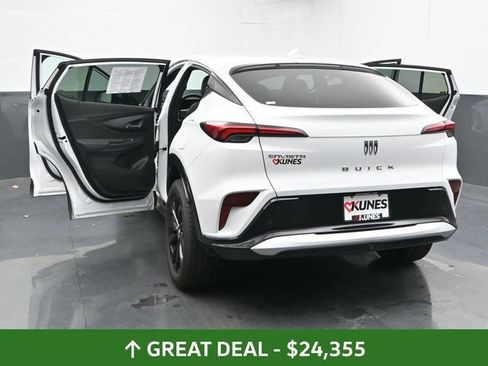 Used 2025 Buick Envista Sport Touring image 58