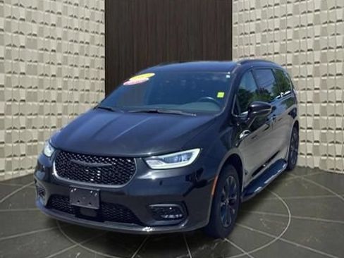 Certified 2021 Chrysler Pacifica Touring-L w/ S Appearance Package AWD/4WD image 8