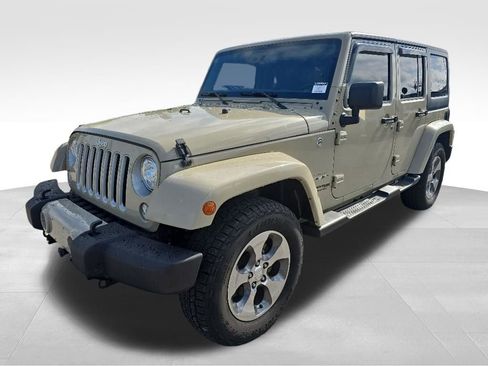 Used 2018 Jeep Wrangler Unlimited Sahara w/ Max Tow Package AWD/4WD image 7
