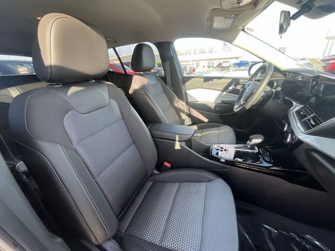 Certified 2025 Chevrolet Trax LT w/ LT Convenience Package image 27