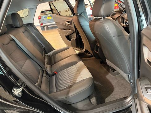 Used 2025 Chevrolet Trax LT w/ LT Convenience Package FWD image 36