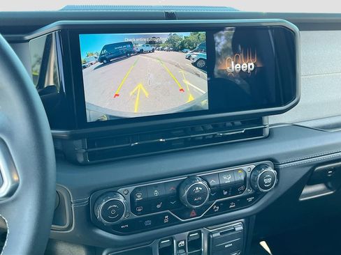 Used 2025 Jeep Wrangler Unlimited Sahara w/ Safety Group image 13