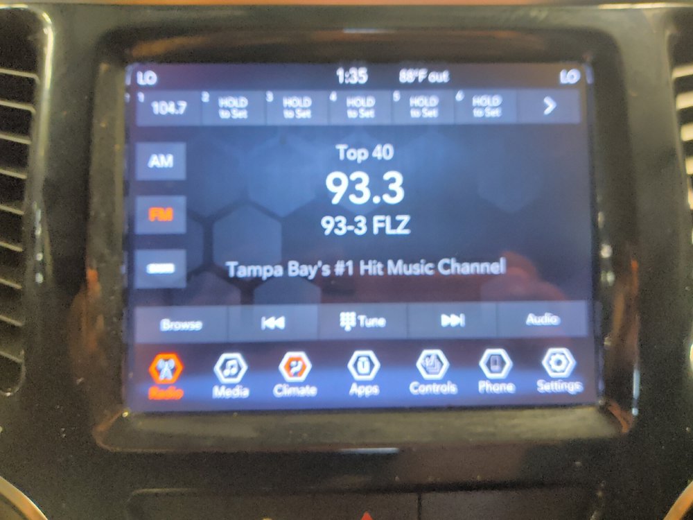 Used 2019 Jeep Cherokee Limited FWD image 25