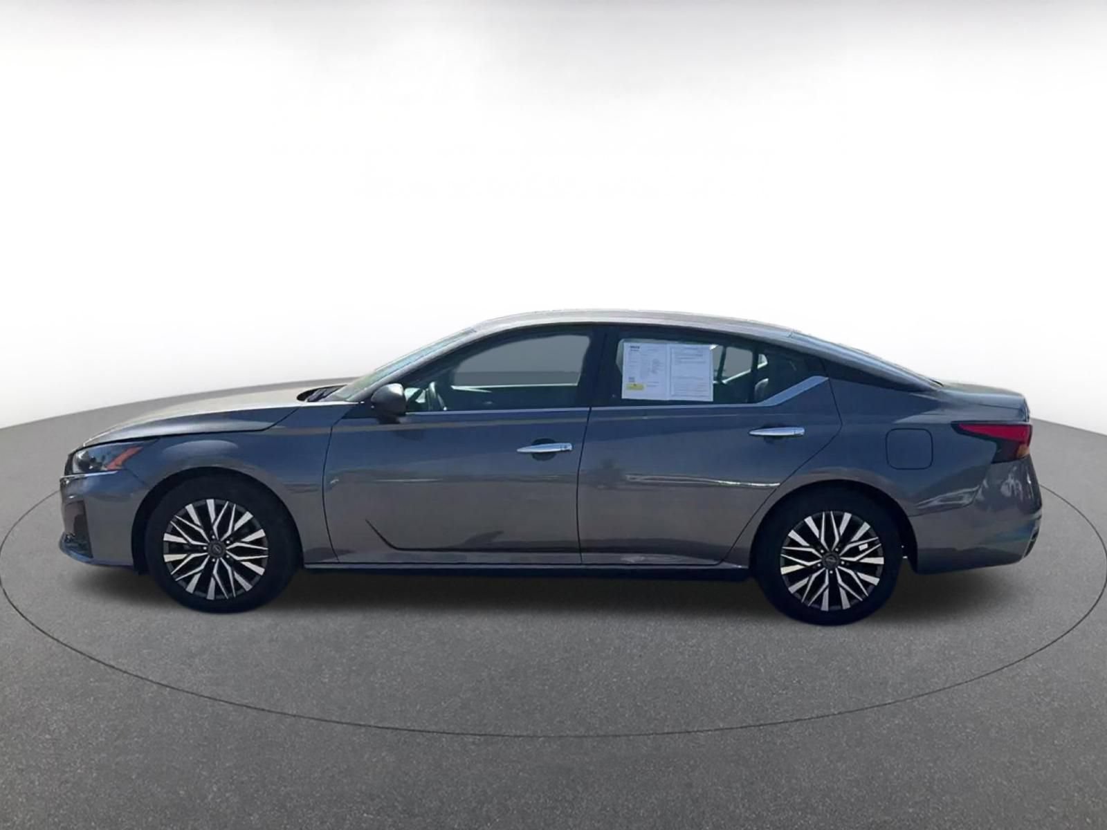 Used 2025 Nissan Altima 2.5 SV FWD image 8