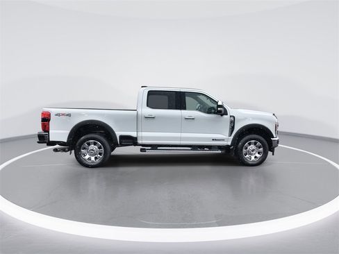 Used 2024 Ford F250 Lariat w/ Chrome Package image 9