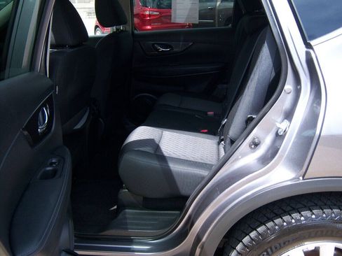 Used 2019 Nissan Rogue SV FWD image 12