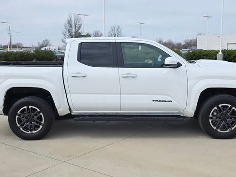 Used 2024 Toyota Tacoma TRD Sport image 7