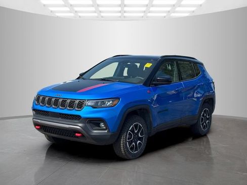 Certified 2025 Jeep Compass Trailhawk w/ Sun & Sound Group AWD/4WD image 3