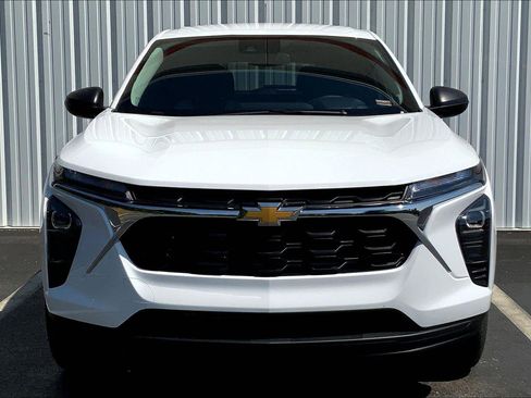 Used 2025 Chevrolet Trax LS image 3