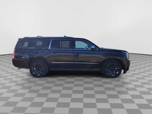Used 2020 GMC Yukon XL Denali w/ Denali Ultimate Black Edition AWD/4WD image 9