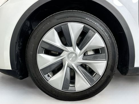 Used 2023 Tesla Model Y Long Range image 11