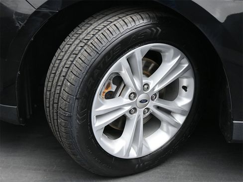 Used 2018 Ford Taurus SEL image 16