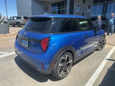 Used 2025 MINI Cooper 2-Door Hardtop image 4