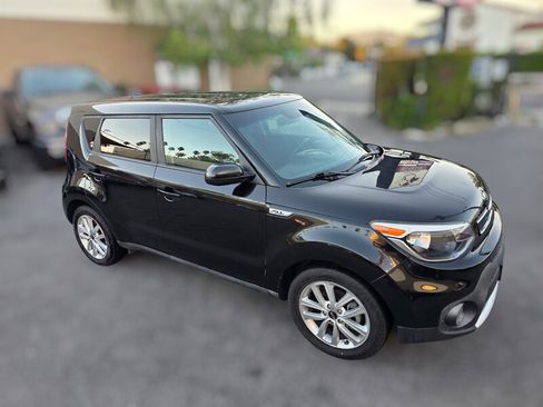 Used 2018 Kia Soul + image 5