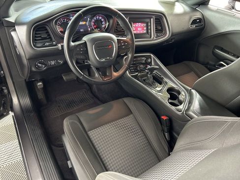 Used 2017 Dodge Challenger R/T image 25