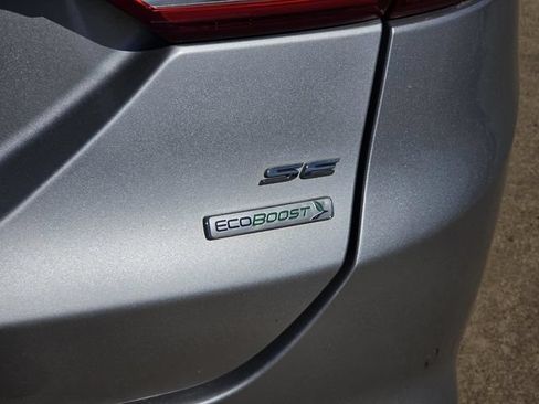 Used 2017 Ford Fusion SE w/ Equipment Group 201A FWD image 8