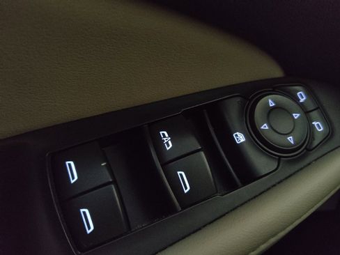 Used 2021 Buick Enclave Essence FWD image 27