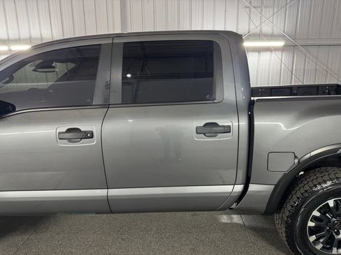 Used 2020 Nissan Titan PRO-4X w/ Pro-4x Convenience Package AWD/4WD image 18
