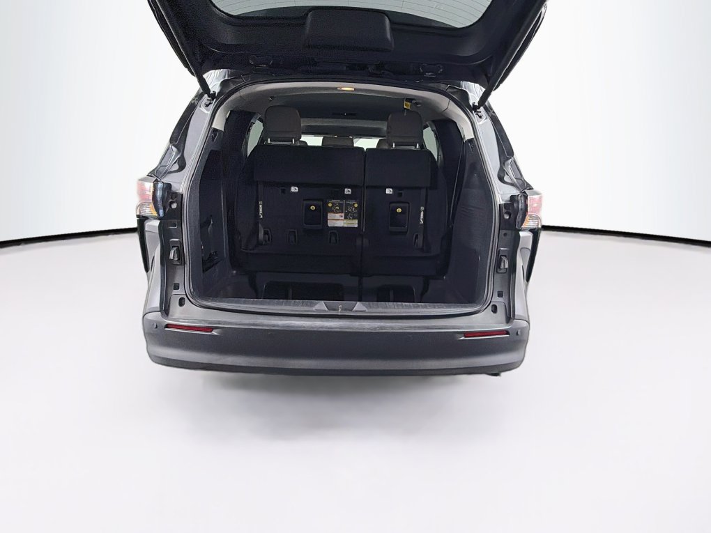 Used 2025 Toyota Sienna XLE FWD image 26