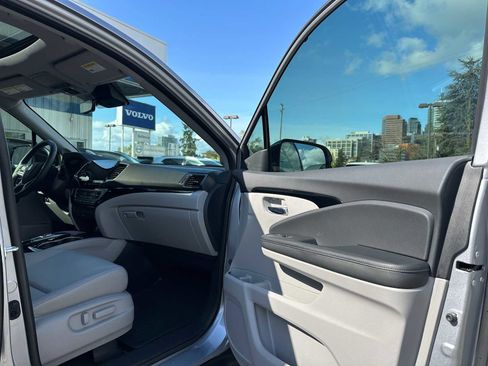 Used 2022 Honda Pilot Touring image 11
