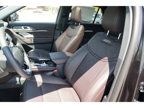 New 2026 Ford Explorer Platinum w/ LUX Leather Package AWD/4WD image 8