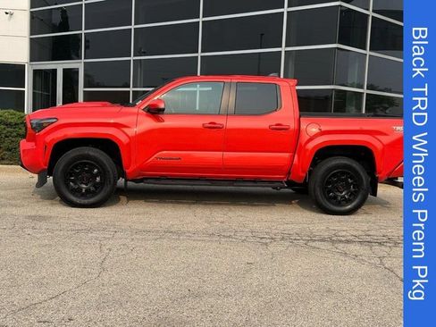 Used 2024 Toyota Tacoma TRD Sport w/ TRD Sport Premium Package AWD/4WD image 6