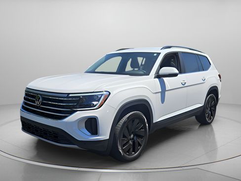 Used 2024 Volkswagen Atlas SE w/ Black Wheel Package FWD image 1