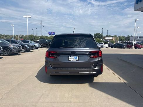 Used 2025 Honda Odyssey Elite image 6