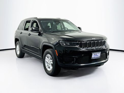 Used 2023 Jeep Grand Cherokee Laredo AWD/4WD image 3